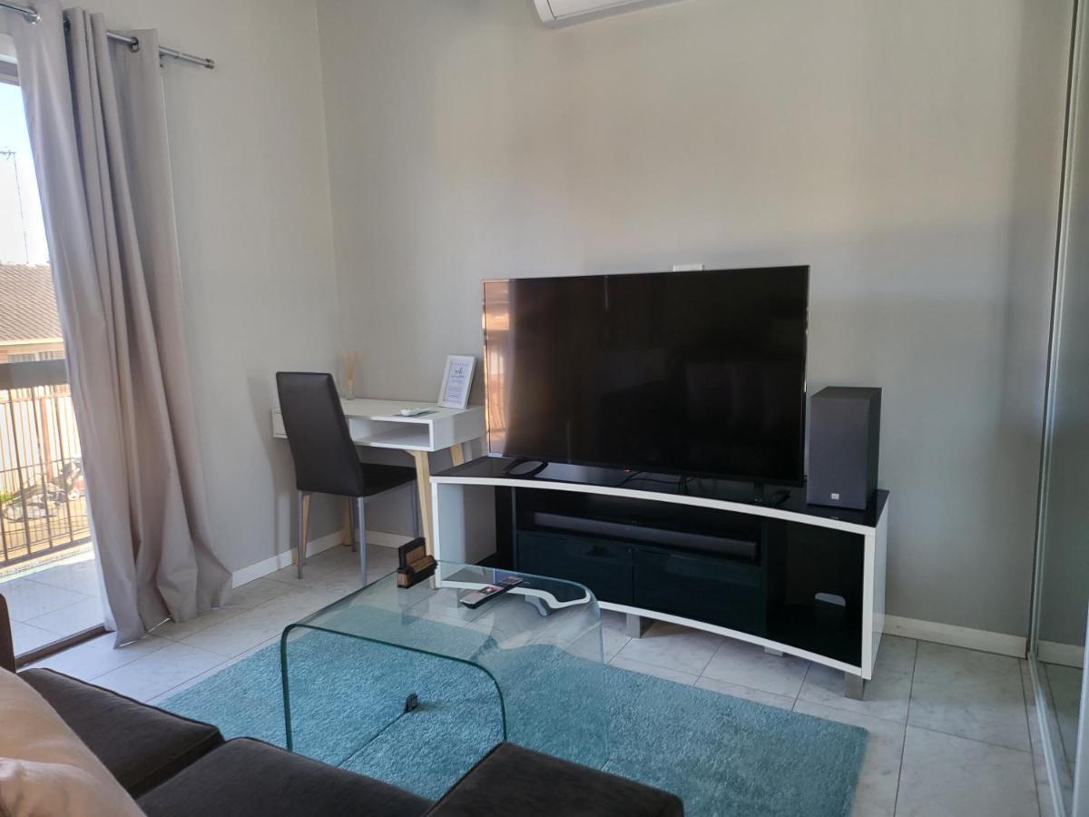 T&V Suites Виндзор Экстерьер фото